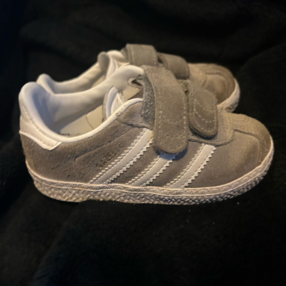 Toddler adidas shoes size 6